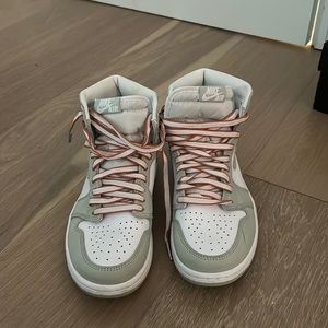 2021
Wmns Air Jordan 1 Retro High OG 'Seafoam'